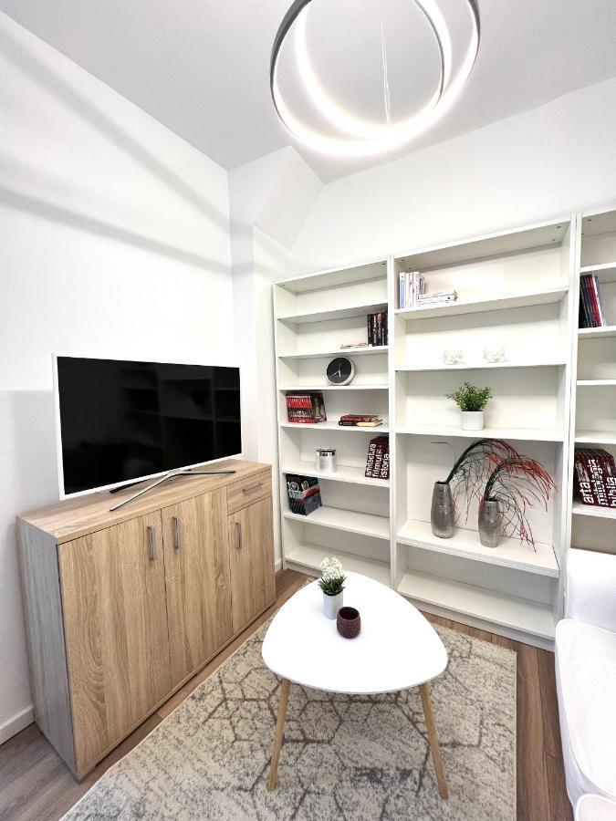 Hot Spot - Apartment - Sanador Victoriei Bukarest Eksteriør billede